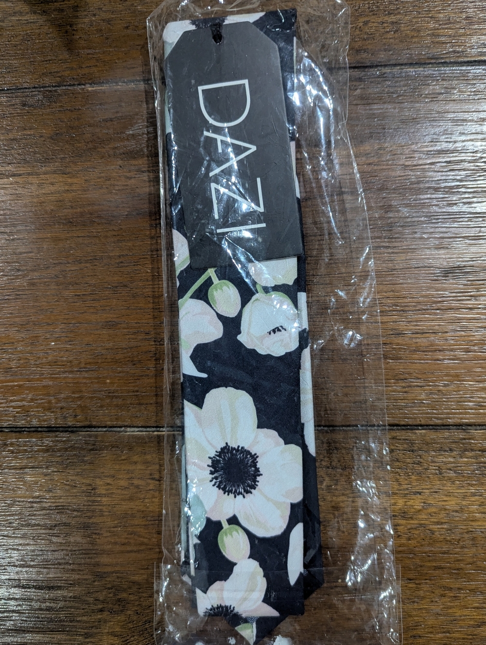 Dazi White Anemone Floral Tie